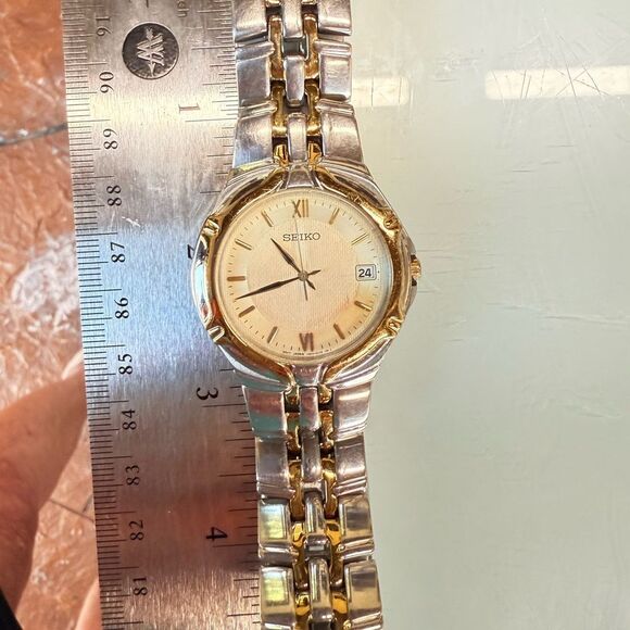 Seiko Quartz 7N42-6C10 Two-Tone Watch Gold Silver Japan EUC 6¾” Wrist - Picture 4 of 9